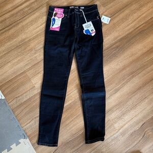 YMI Women's WannaBettaButt midrise Ankle Jeans, Size 9, NWT